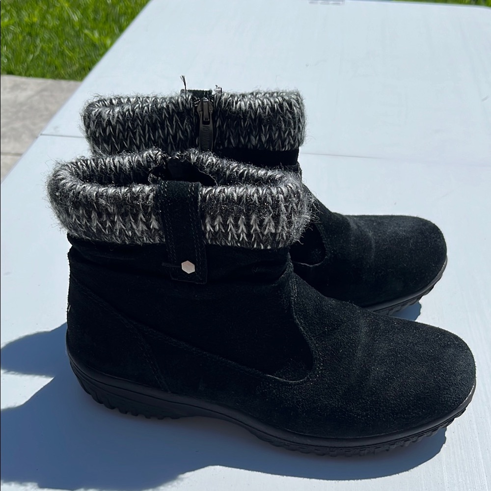 Khombu Black Suede Boots with Gray Knit Cuff NEW